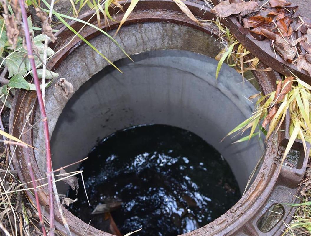 Незаконные сбросы сточных вод в ливневую канализацию разыскивают в Костроме