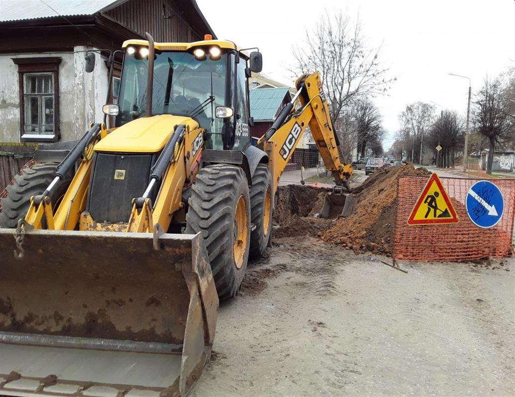 Бригады «Костромагорводоканала» отремонтируют водопровод на Речном проспекте
