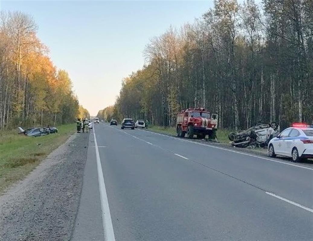 Шесть человек пострадали в двойном ДТП на костромской трассе