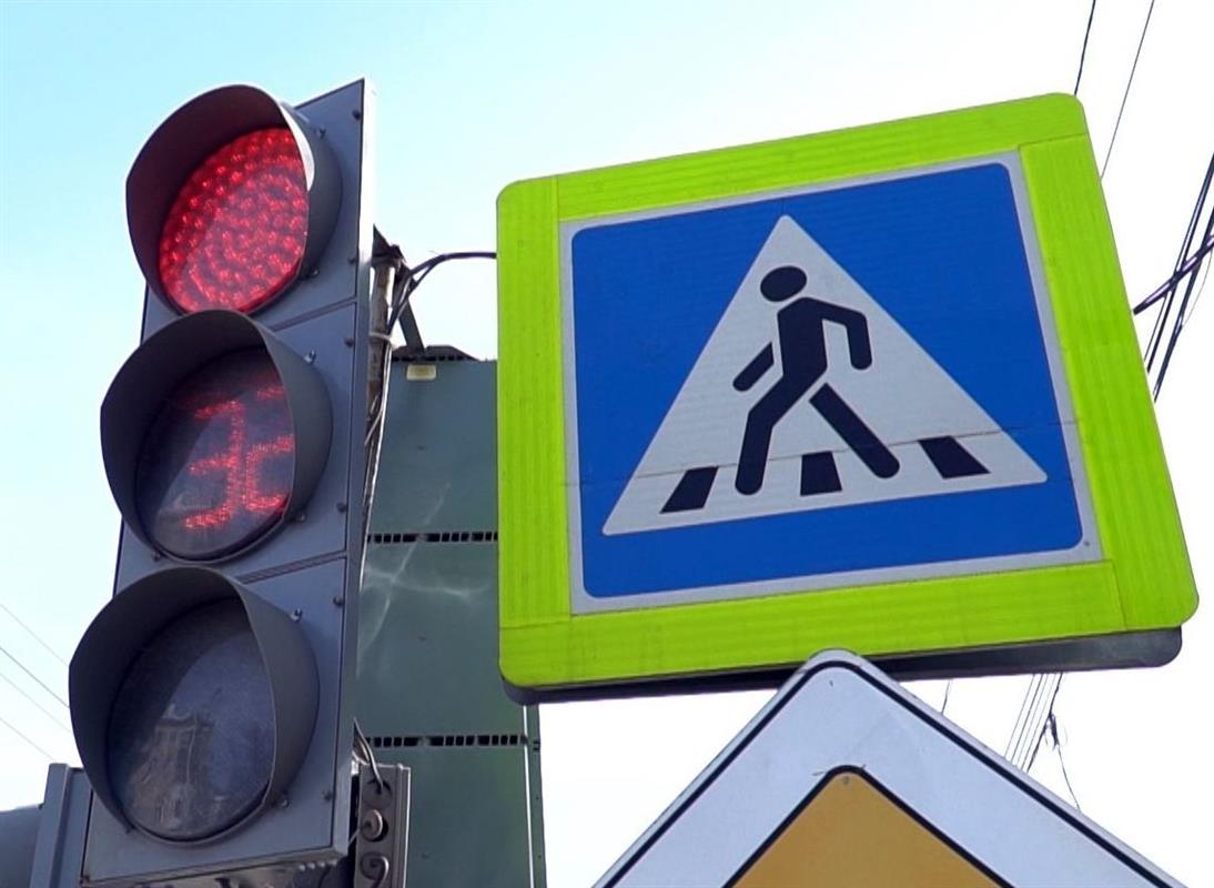 Светофор на оживленном перекрестке в Костроме перевели в «бесконфликтный» режим 