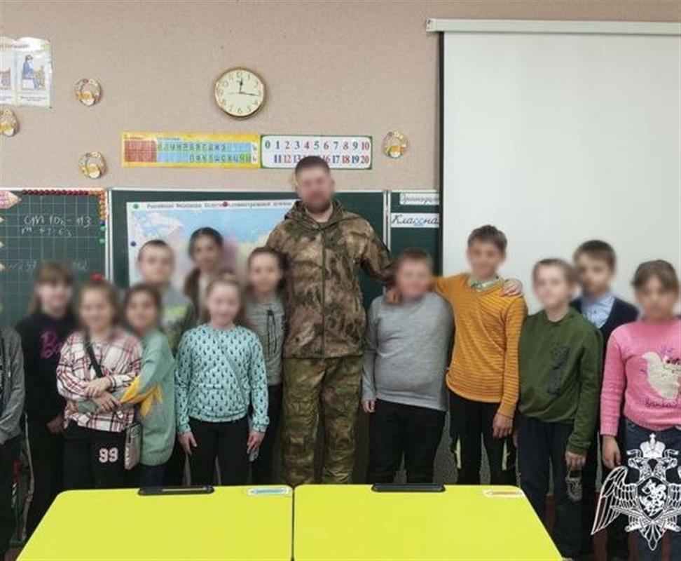 Военнослужащий Росгвардии из Костромы встретился со школьниками Донбасса
