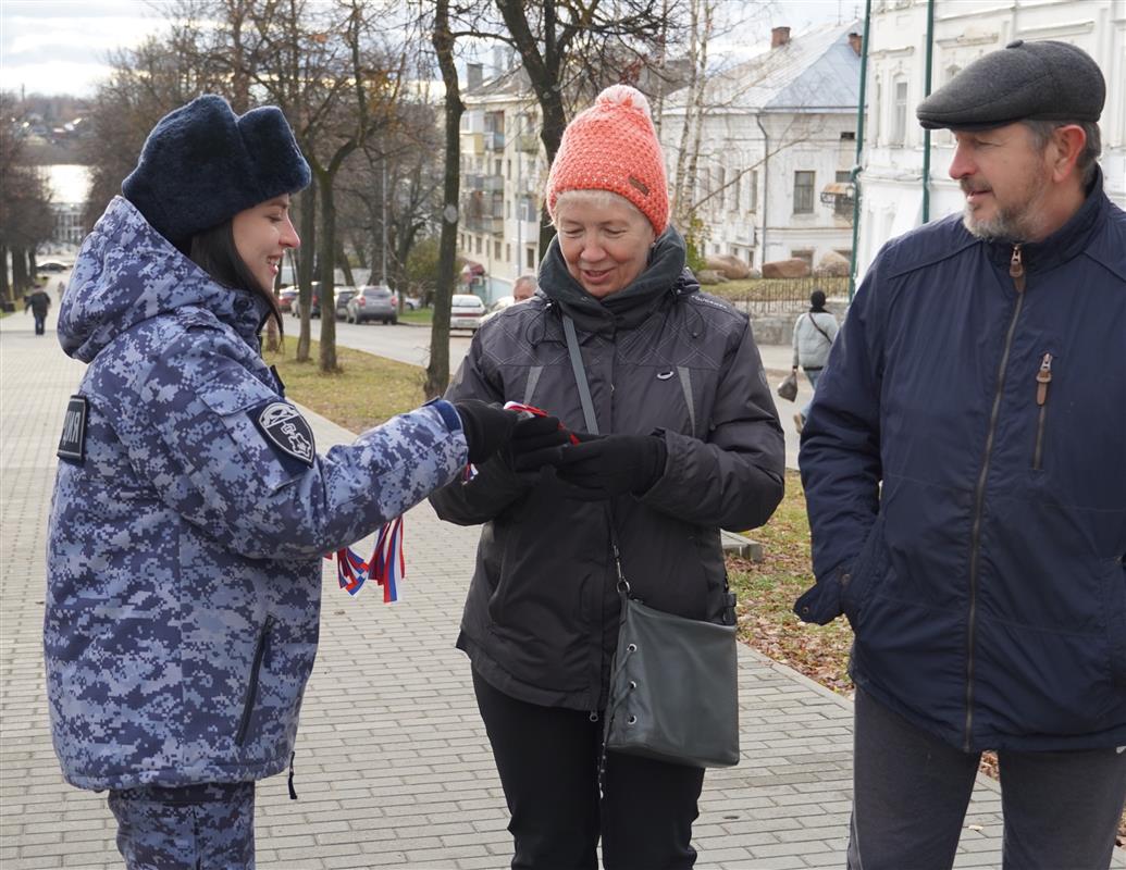 Акцию «Вместе мы сила» провели росгвардейцы в центре Костромы