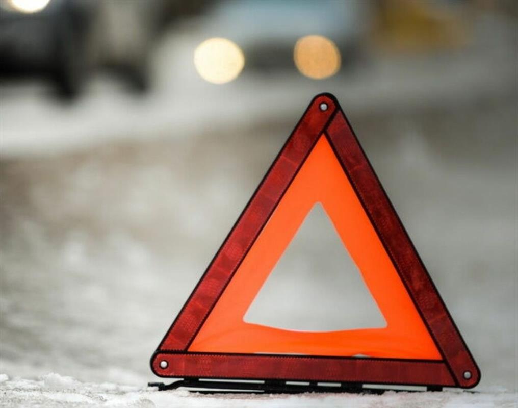 За неделю в Костромской области произошло 11 ДТП со съездом автомобилей с проезжей части