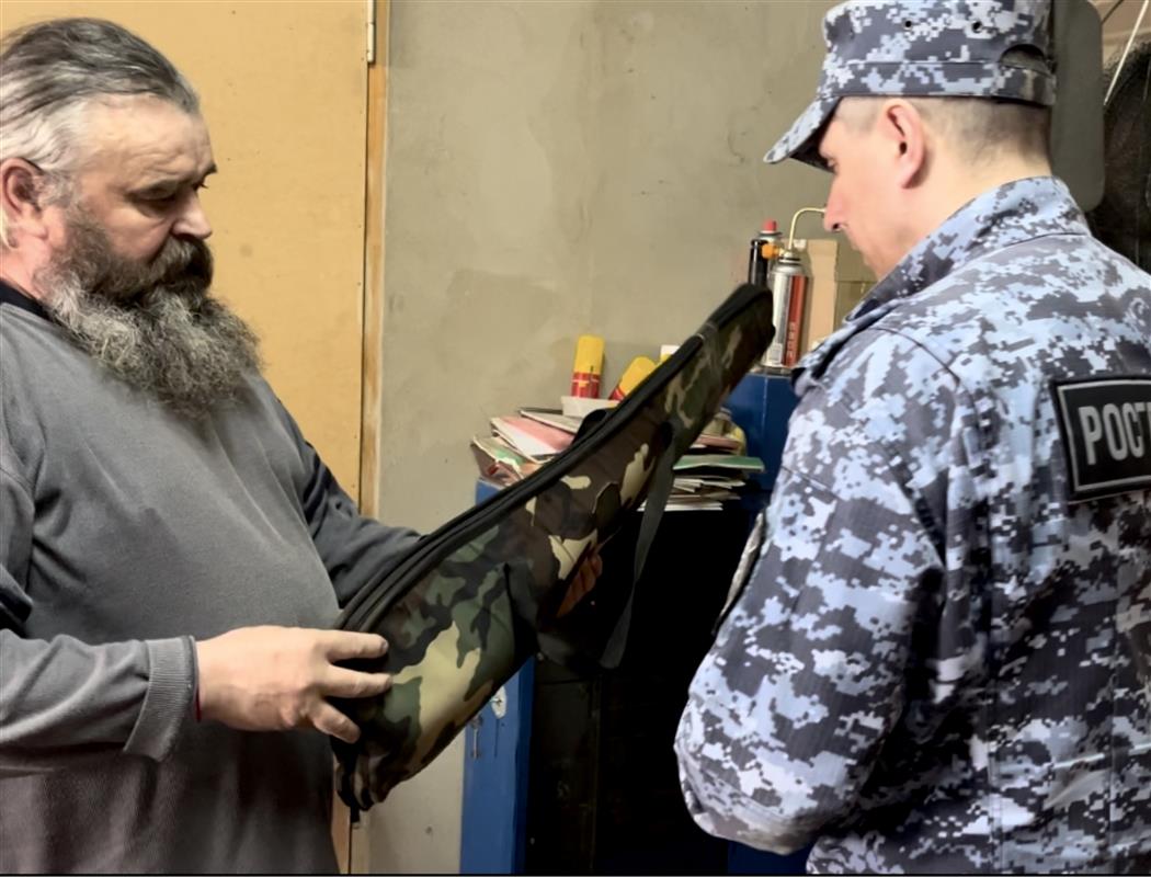 В Костроме сотрудники Росгвардии проверяют владельцев оружия