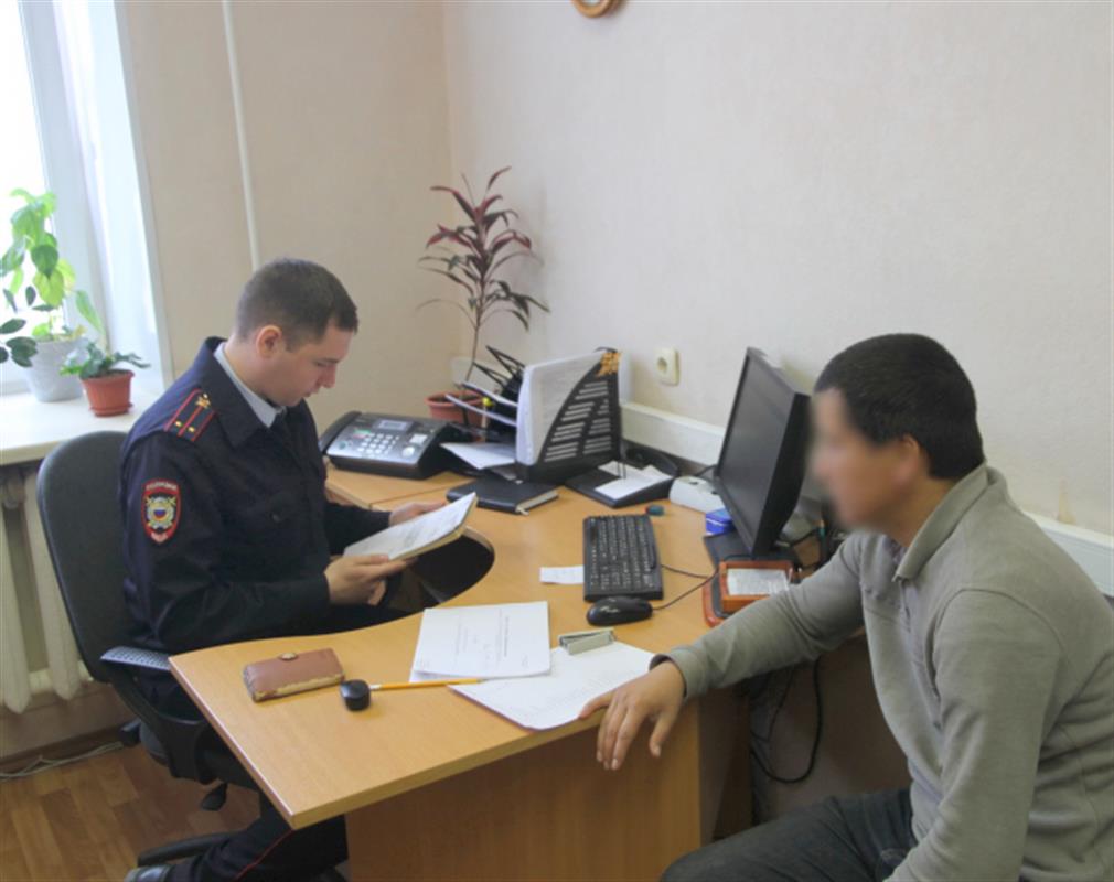 Полицейские проверили трудовых мигрантов в Костроме
