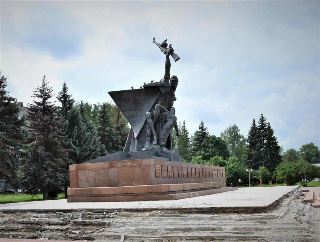 В Костроме начался ремонт Монумента Славы на площади Мира 