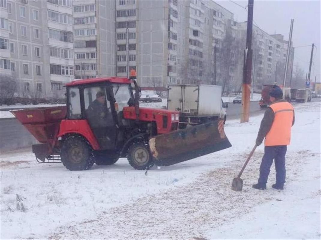 За два дня на костромские тротуары высыпали более 400 тонн противогололёдной смеси
