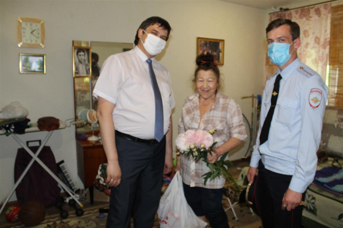 Участники акции #МыВместе навестили 77-летнюю костромичку, пострадавшую от грабителя