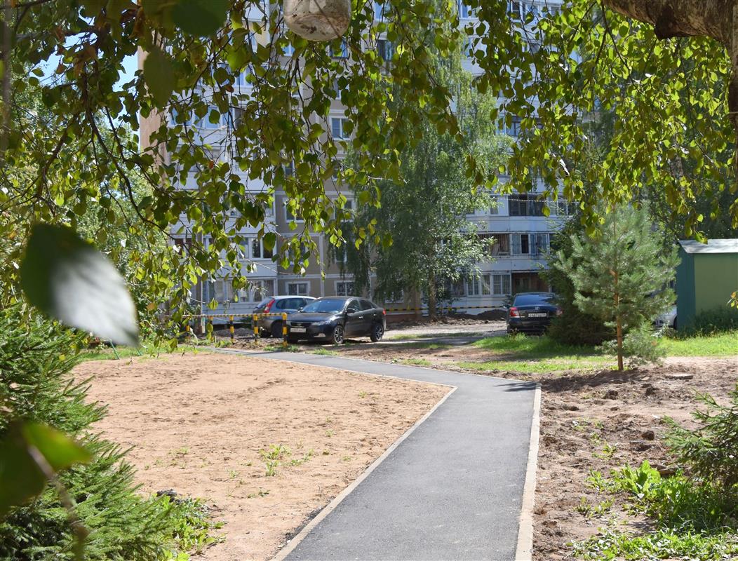 В Костроме продолжается благоустройство дворов по национальному проекту 