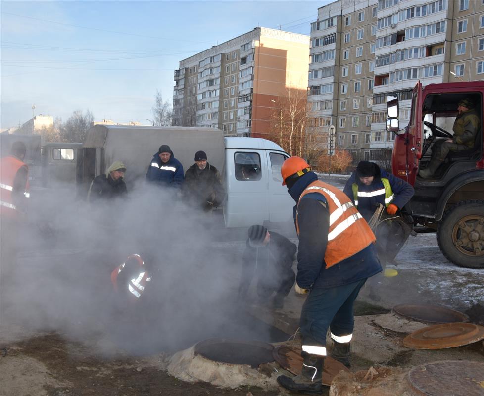 В Костроме продолжаются ремонты на тепловых сетях: сегодня в работе 20 участков
