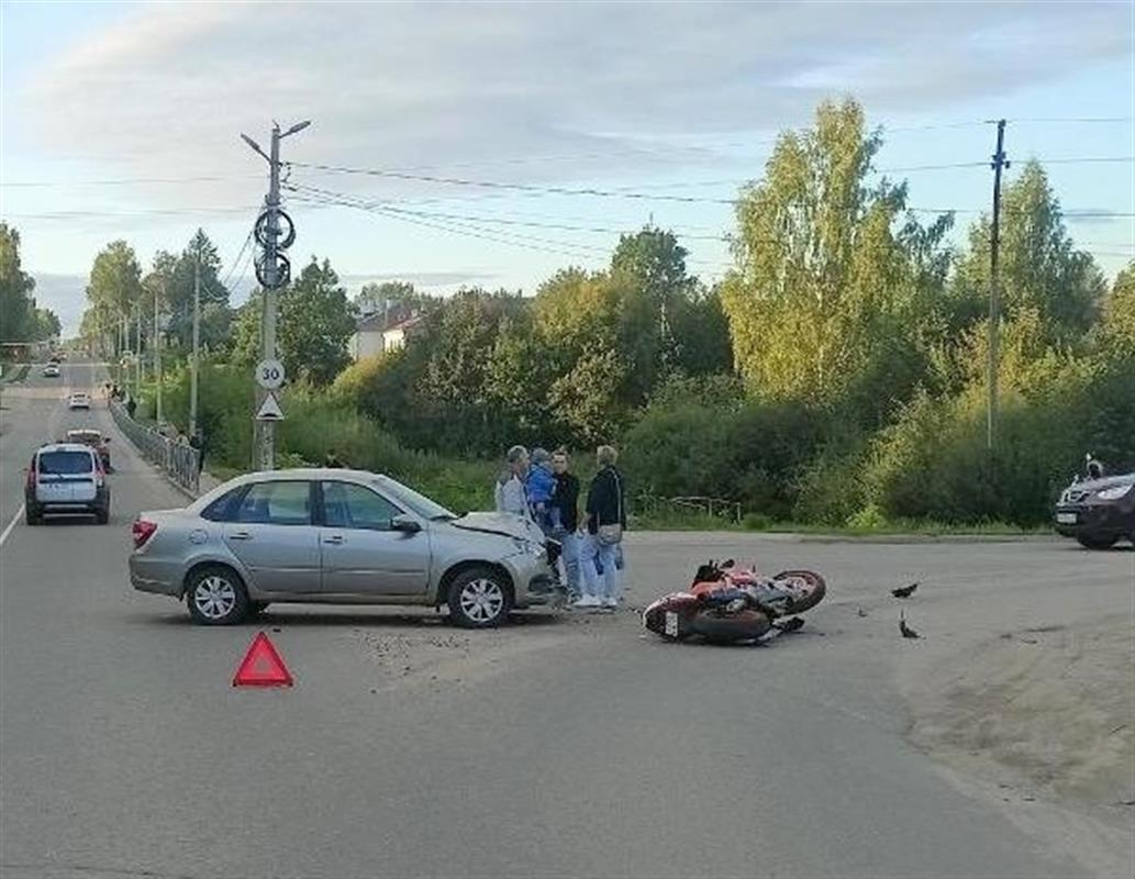 Мотоциклист пострадал в ДТП на костромской трассе 