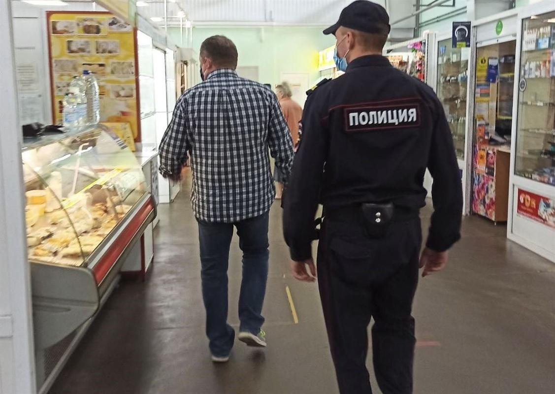 В Костроме ловят нарушителей «масочного режима» в магазинах и автобусах
