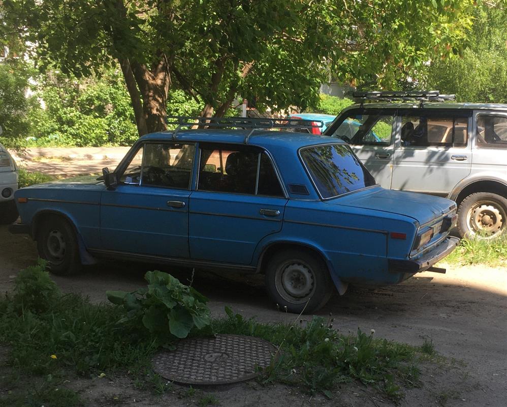 В Костроме ищут автолюбителей, паркующихся на газонах и детских площадках