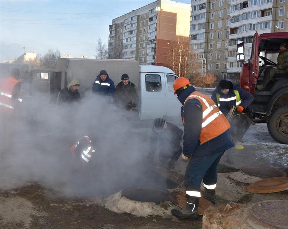 Бригады ТГК-2 устраняют повреждения на 10 участках тепловых сетей в Костроме