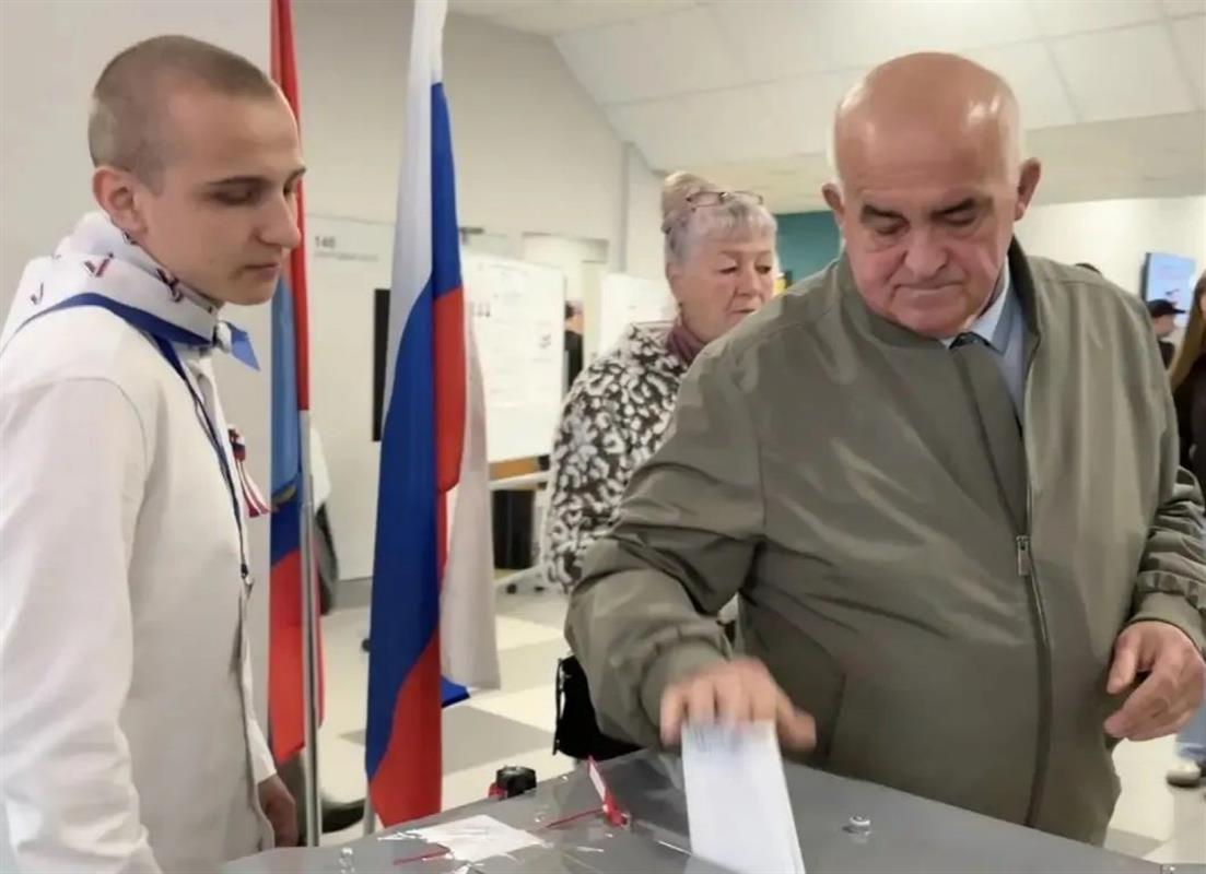 Губернатор Сергей Ситников в числе первых проголосовал на выборах депутатов Госдумы
