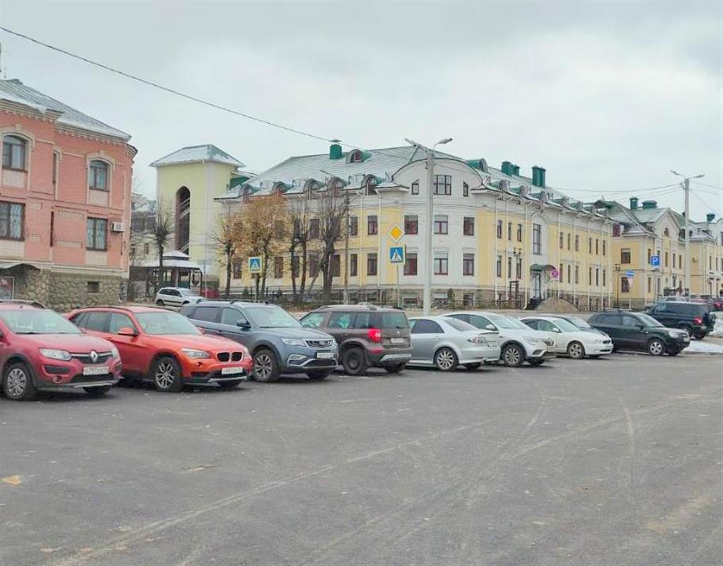 На костромских улицах в этом году создано более 870 новых парковочных мест
