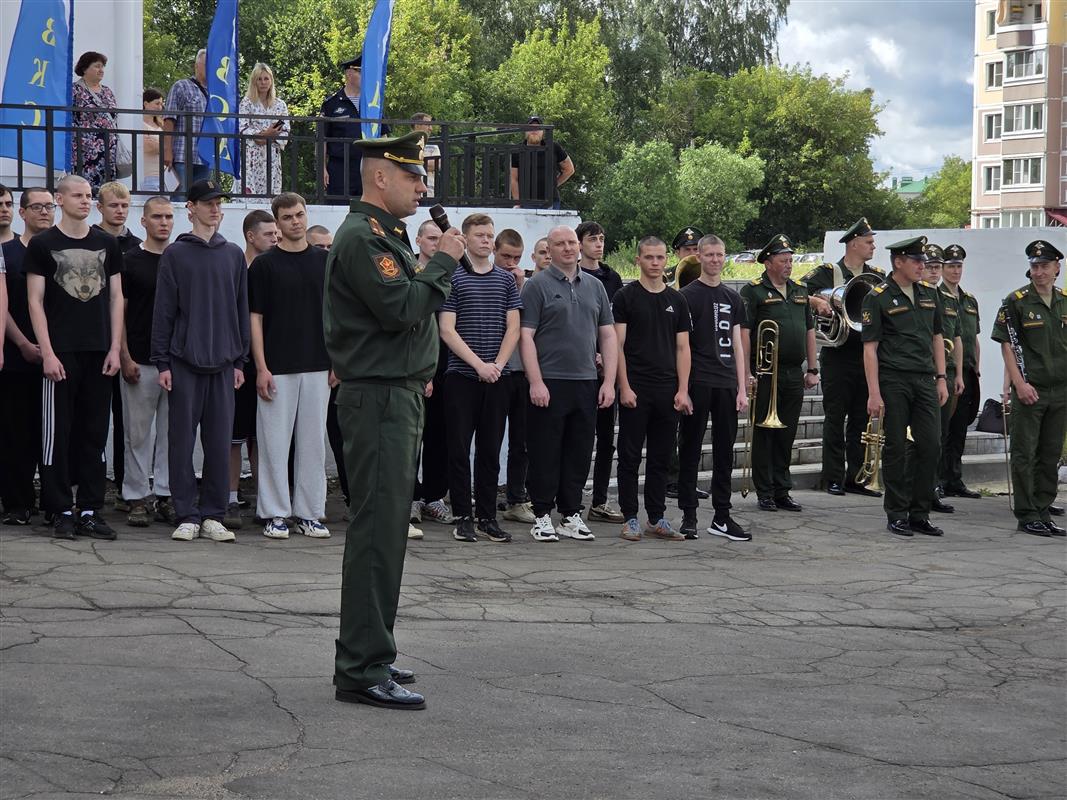 Ещё четыре десятка молодых костромичей пройдут срочную службу в армии России
