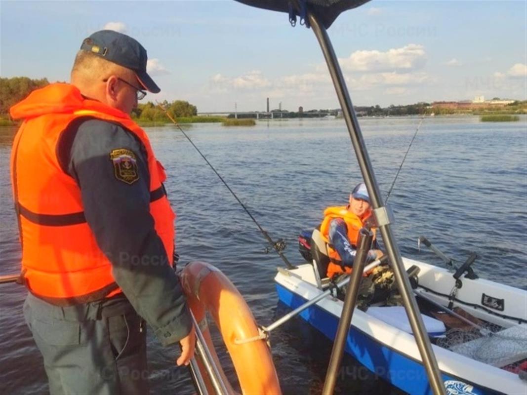 Костромским рыбакам напоминают правила безопасности на водоёмах осенью