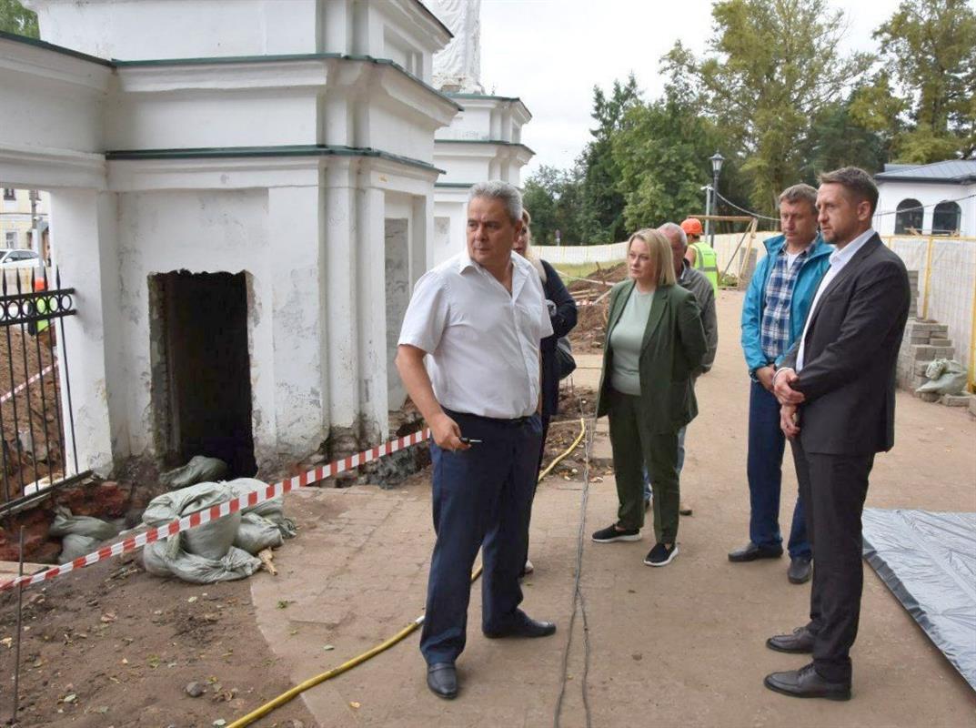 Входную группу Центрального парка в Костроме приведут в порядок до конца сентября