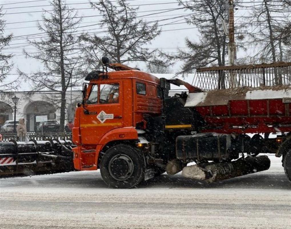 Костромские дорожники вышли на борьбу с последствиями снегопада