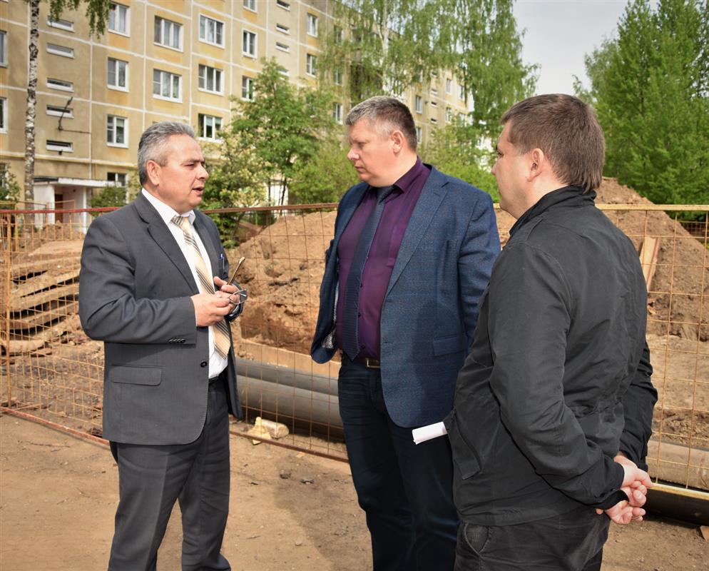 Глава Алексей Смирнов проверил ход ремонтов тепловых сетей в Костроме