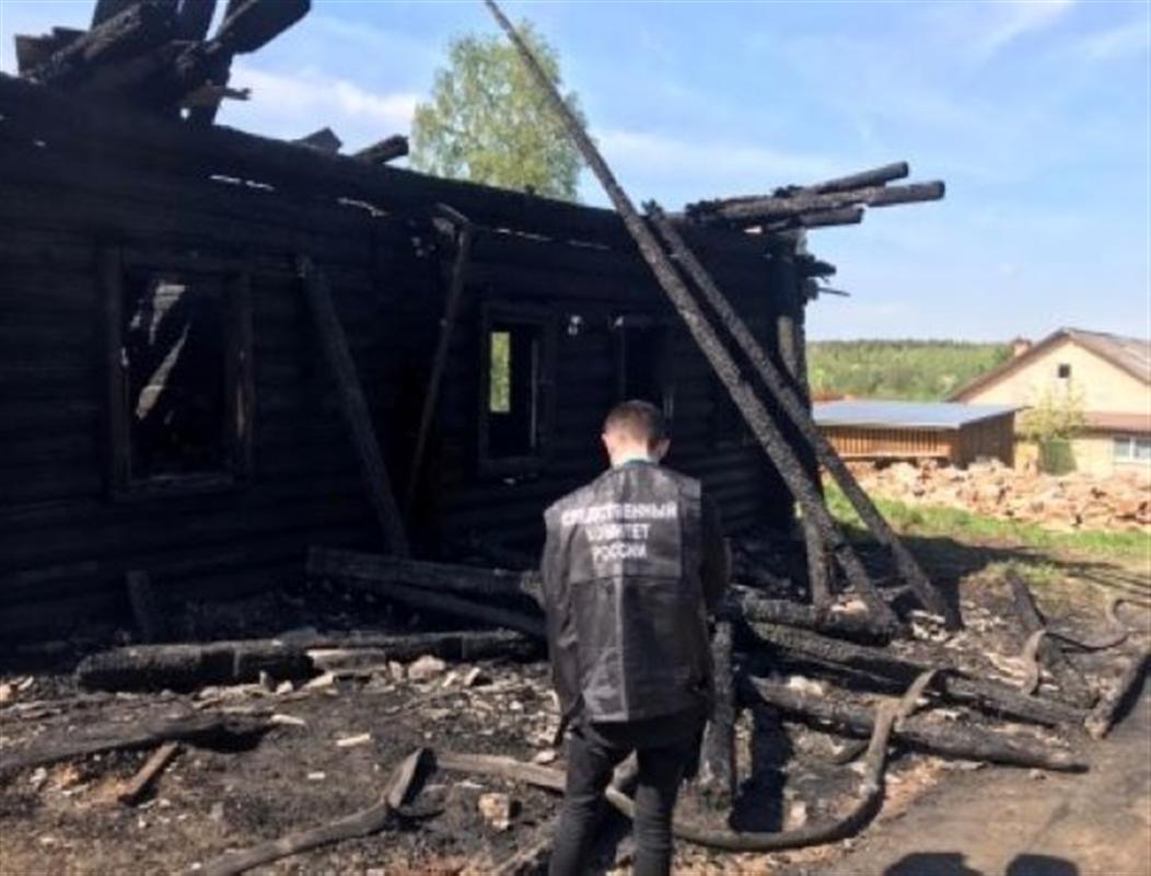 В Костромской области при пожаре погиб мужчина, его отец госпитализирован с ожогами
