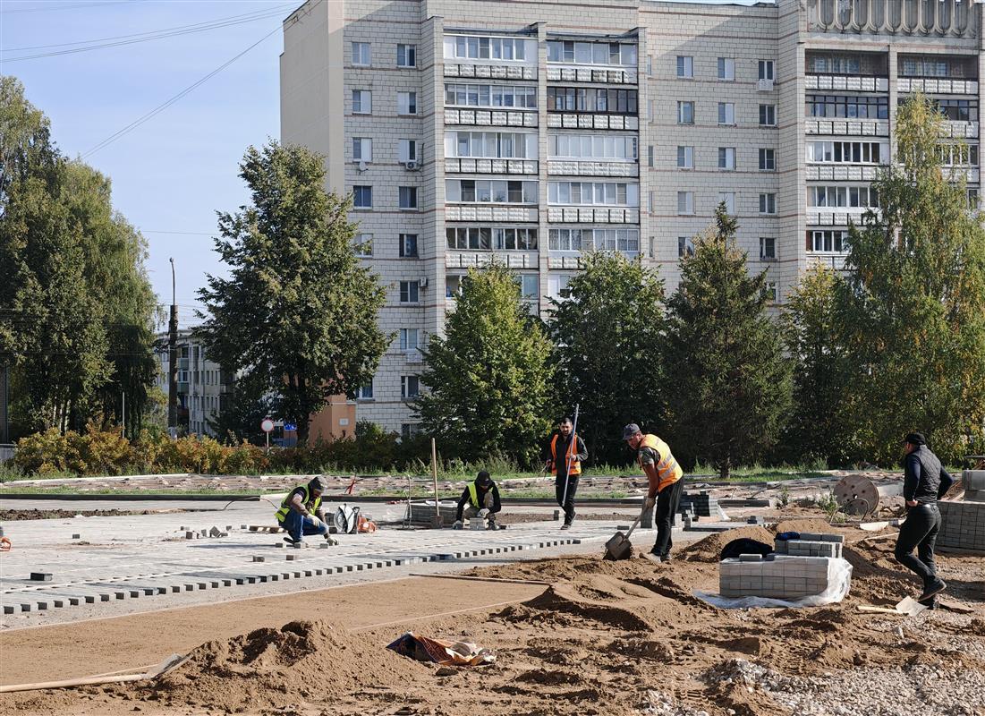 В заволжском сквере Костромы подрядчик готовит котлован под «сухой» фонтан