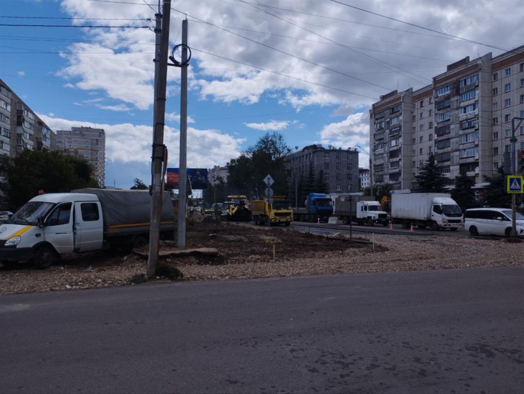 На перекрёстке улиц Ивана Сусанина и Свердлова в Костроме обустраивают остановки