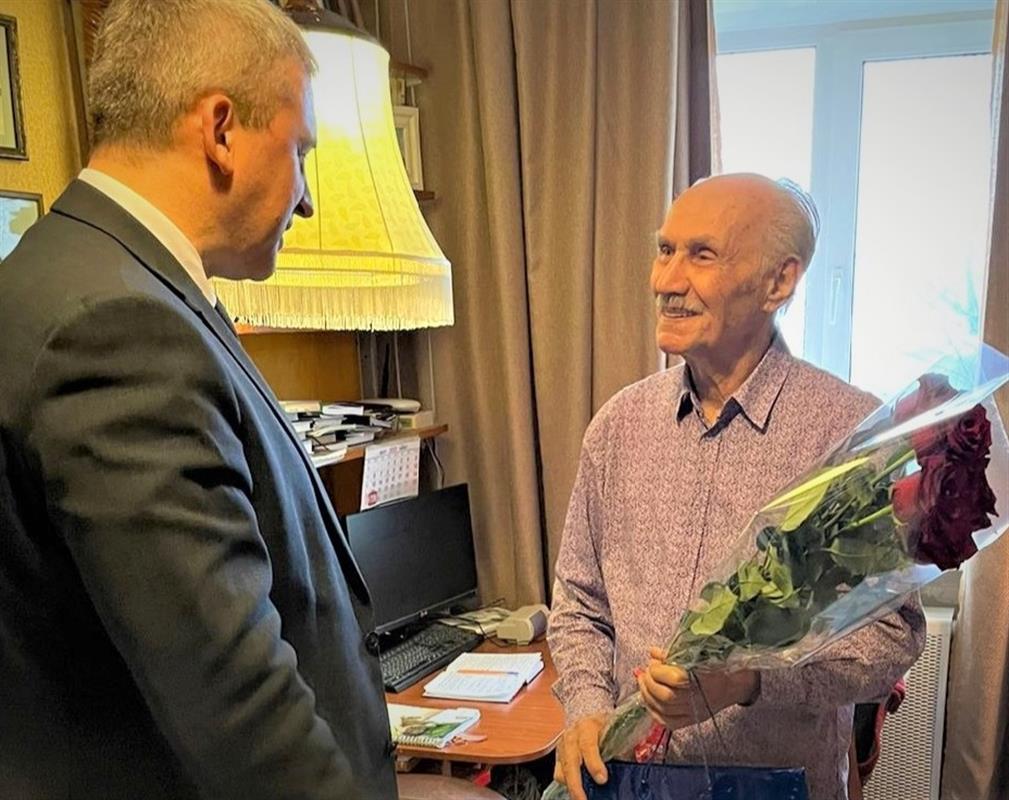 Костромской ветеран ВОВ Алексей Образцов отмечает 95-летний юбилей
