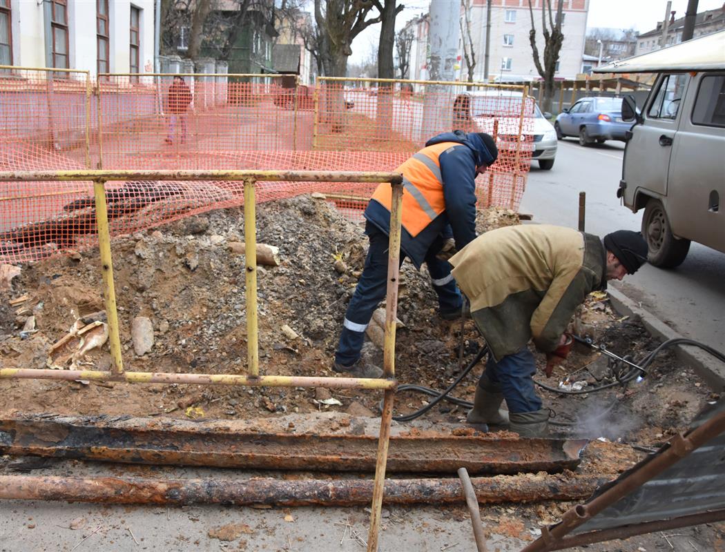 Ремонтные бригады сегодня работают на 16 участках тепловых сетей в Костроме