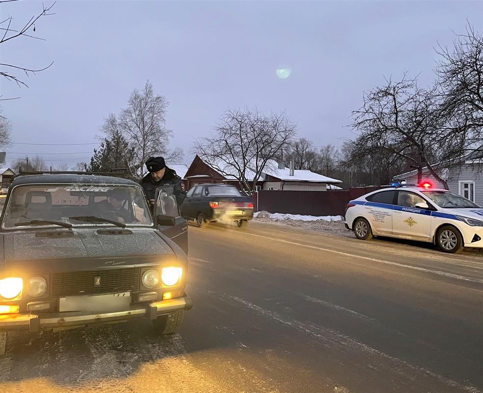 Костромские госавтоинспекторы задержали нетрезвого водителя без прав
