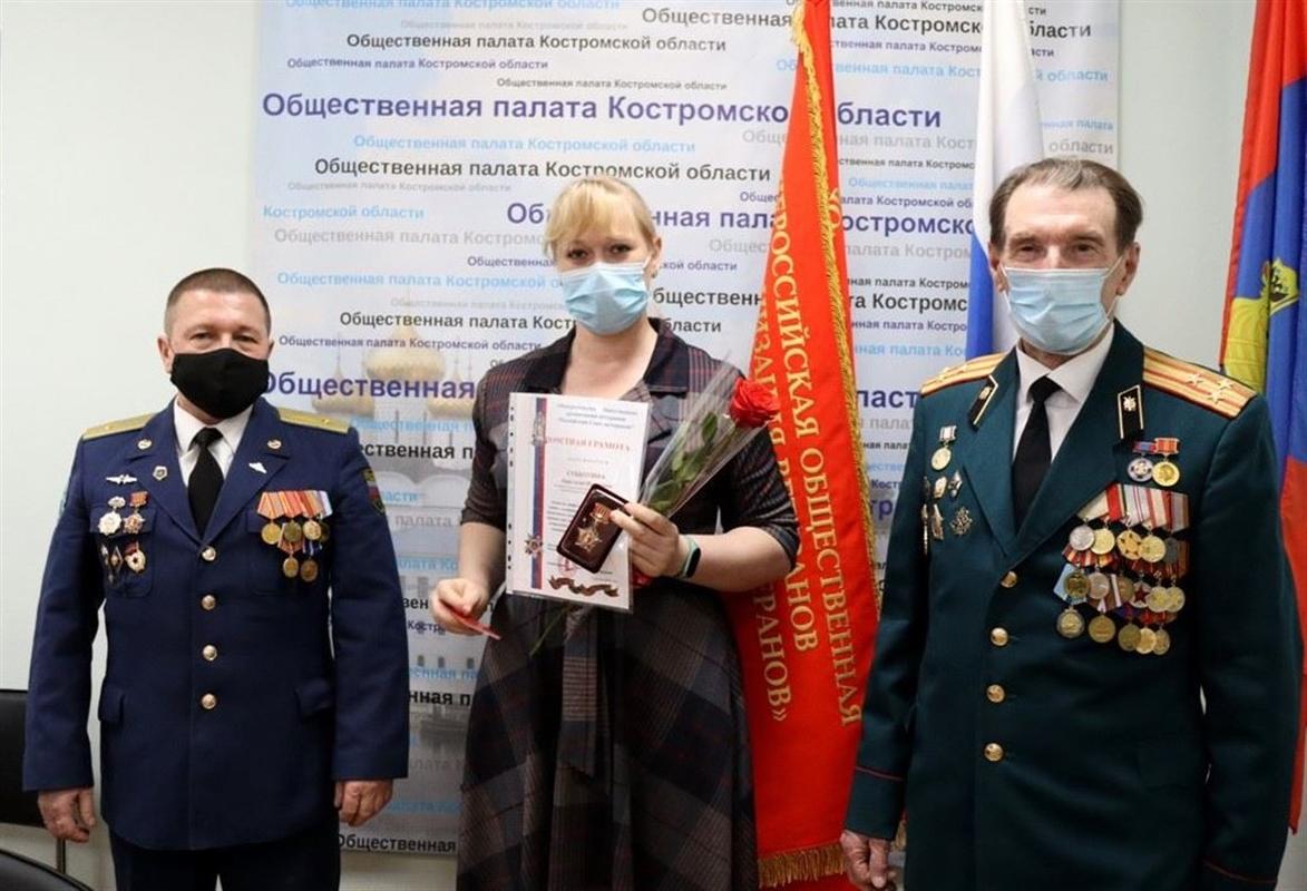 Костромских медиков из «красных зон» наградили орденами 
