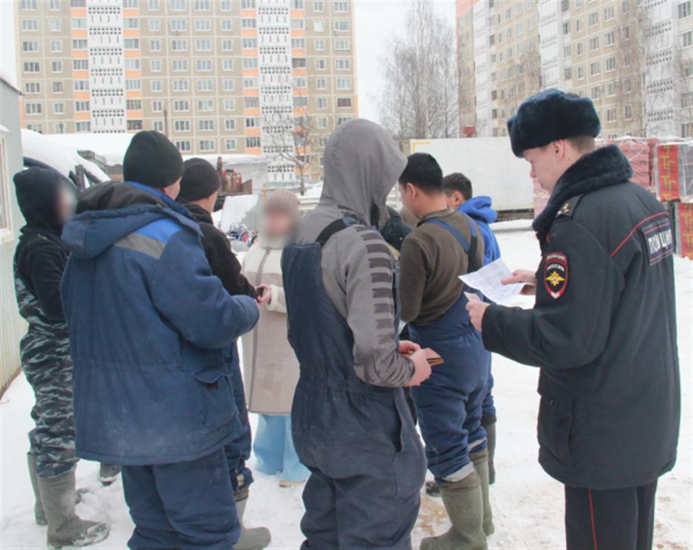 Операция «Иностранец»: костромские полицейские выдворили из страны ещё двоих мигрантов