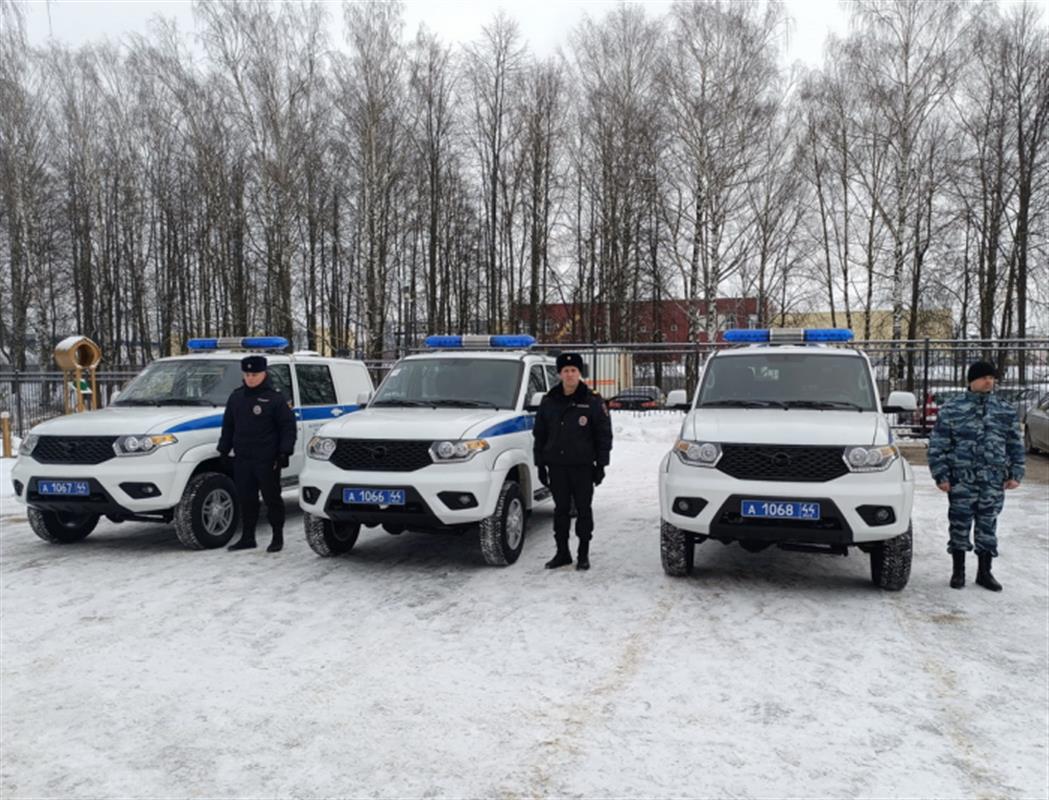 Автопарк костромских полицейских пополнился новыми служебными машинами