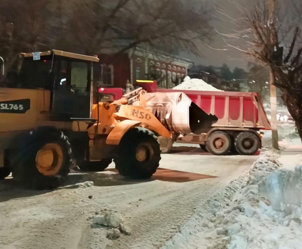 В выходные дни с улиц Костромы вывезли более 11 тысяч кубометров снега