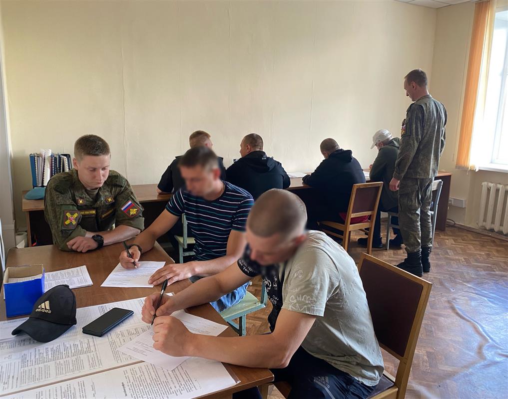Ещё одна группа костромских контрактников отправилась на военную подготовку 
