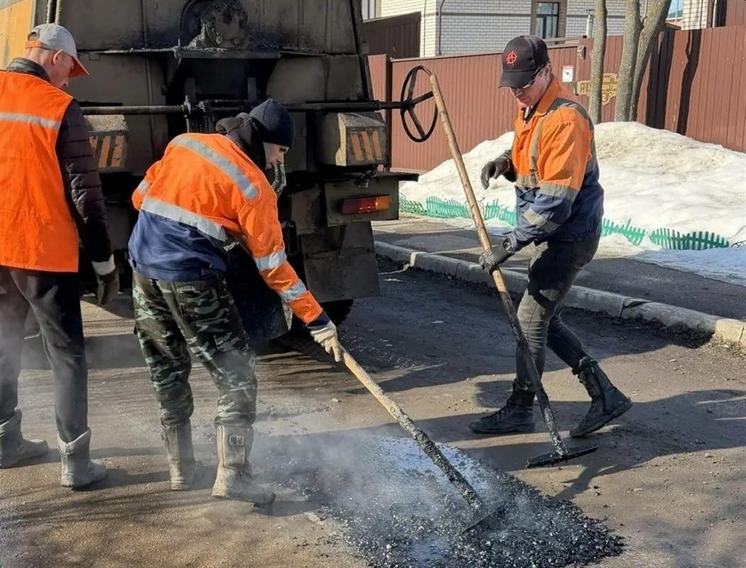 За сутки на костромские дороги вылили 19 тонн литого асфальта