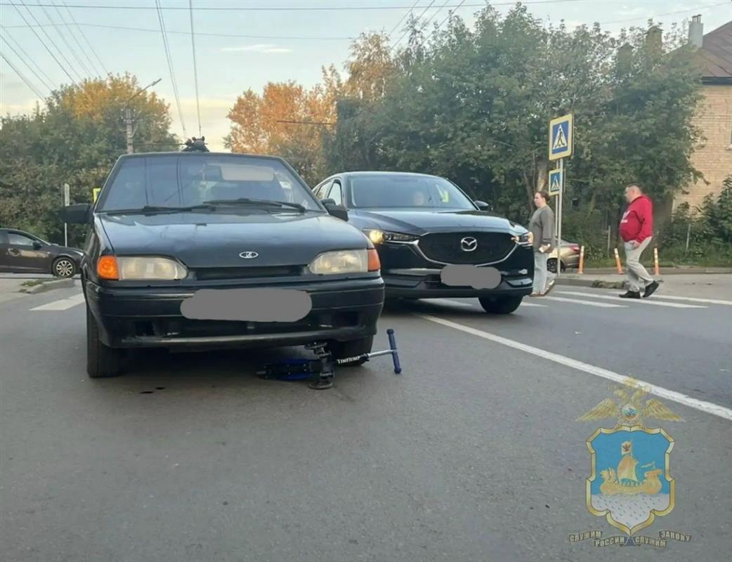 Мужчину с ребёнком сбили на пешеходном переходе в Костроме 
