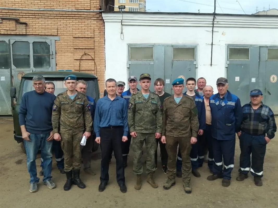 Сотрудники «Костромагорводоканала» передали восстановленный автомобиль «УАЗ» в зону СВО