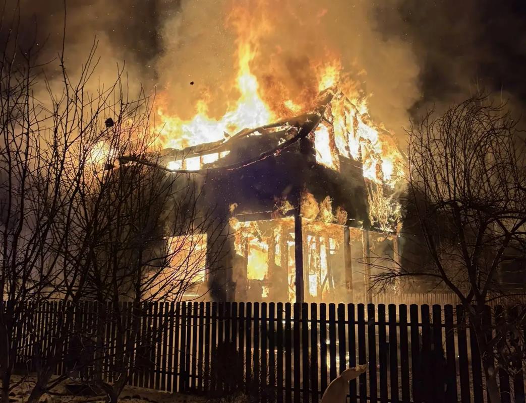 В СНТ Костромского района сгорел садовый домик