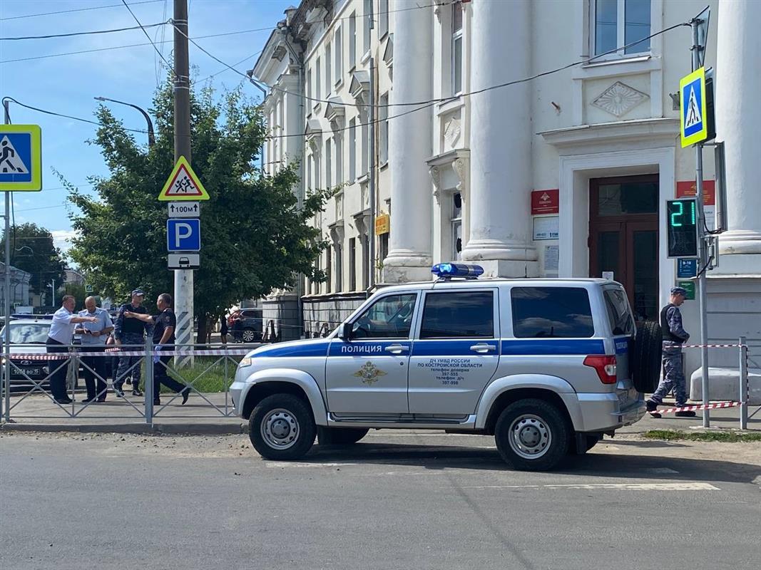 Задержана женщина, бросившая бутылку с бензином в пункт отбора военнослужащих в Костроме