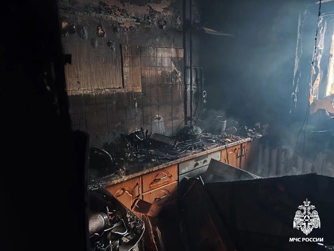 Костромичи помогли подростку выбраться из горящей квартиры 