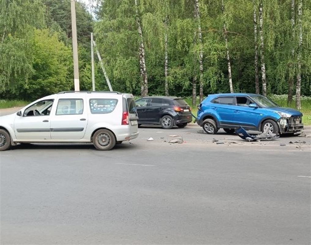 За сутки в Костроме в пяти ДТП пострадали водители и пешеходы
