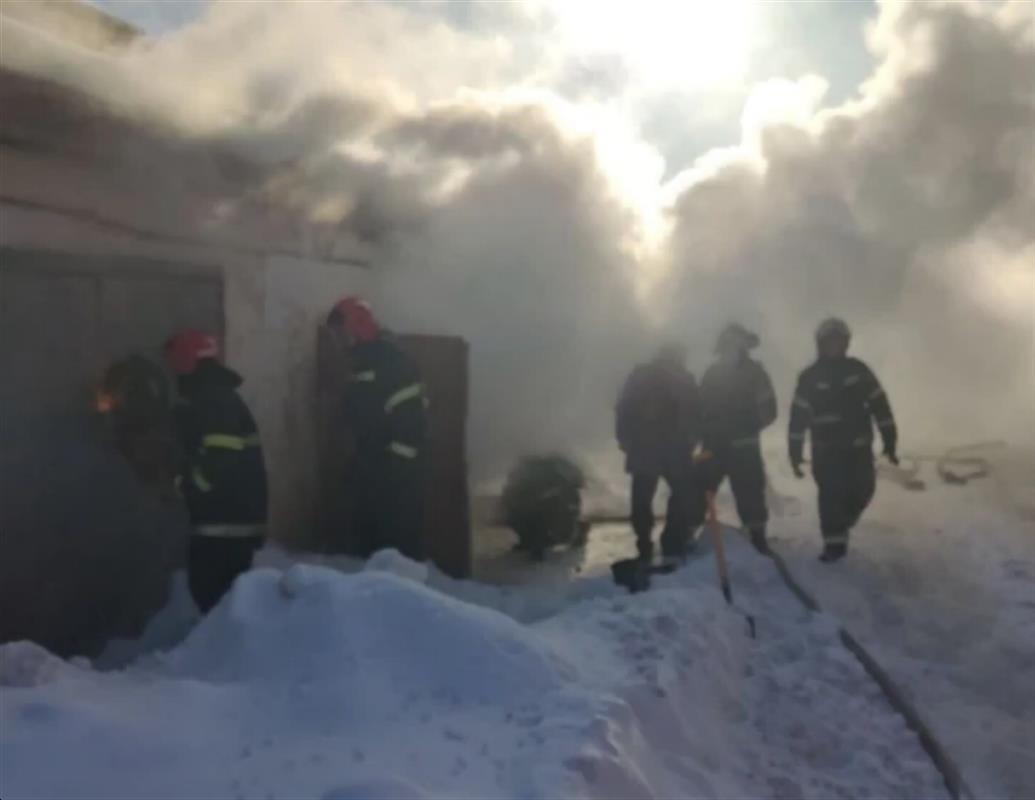 Причиной пожара в костромском гараже мог стать включенный в сеть электроприбор