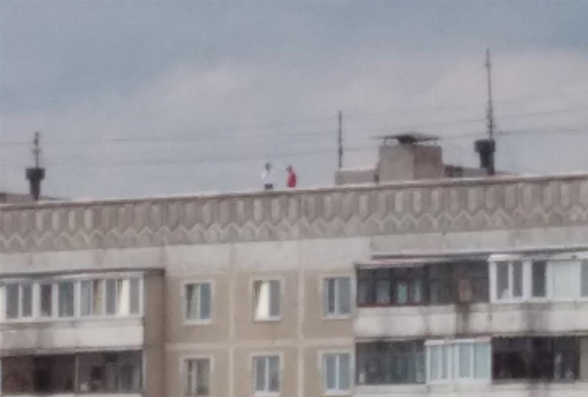 Костромичей беспокоят опасные прогулки подростков по крышам и заброшкам 
