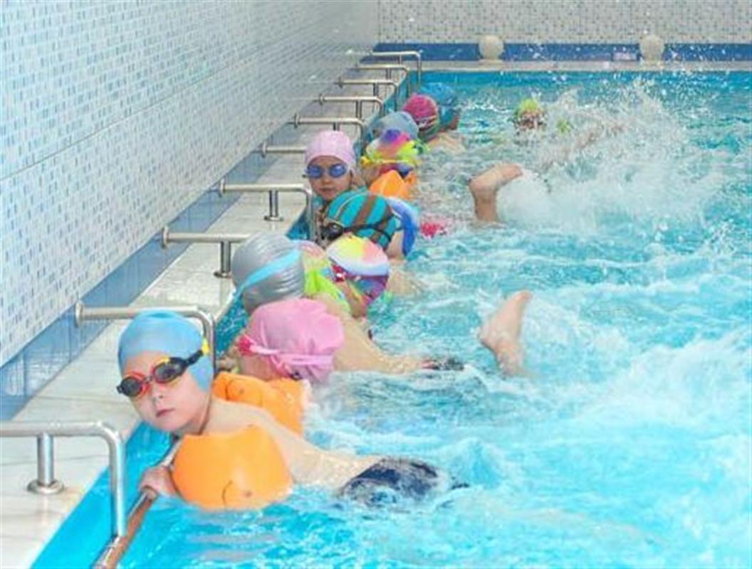 В летние каникулы костромских школьников бесплатно научат плавать
