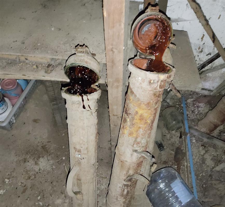 Жители дома в Костроме обнаружили в колясочной нечто похожее на боеприпасы
