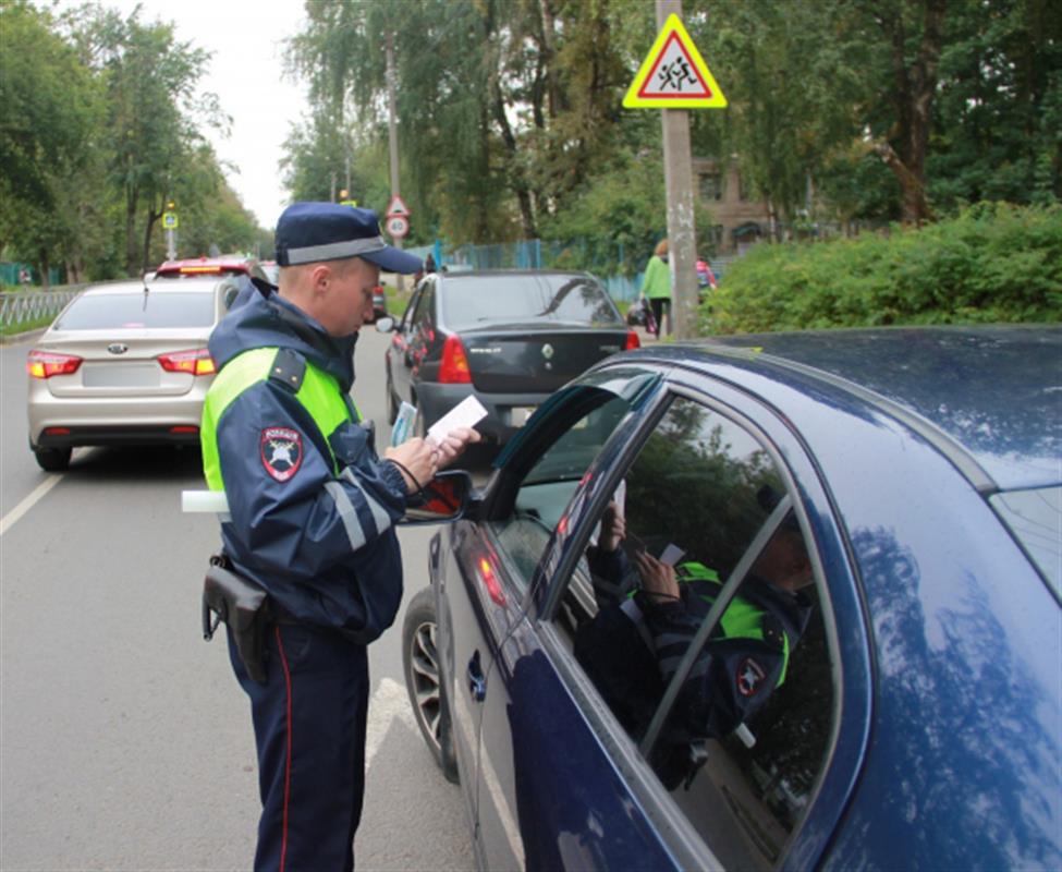 Автоинспекторы проверили, как костромичи соблюдают правила на пешеходных переходах
