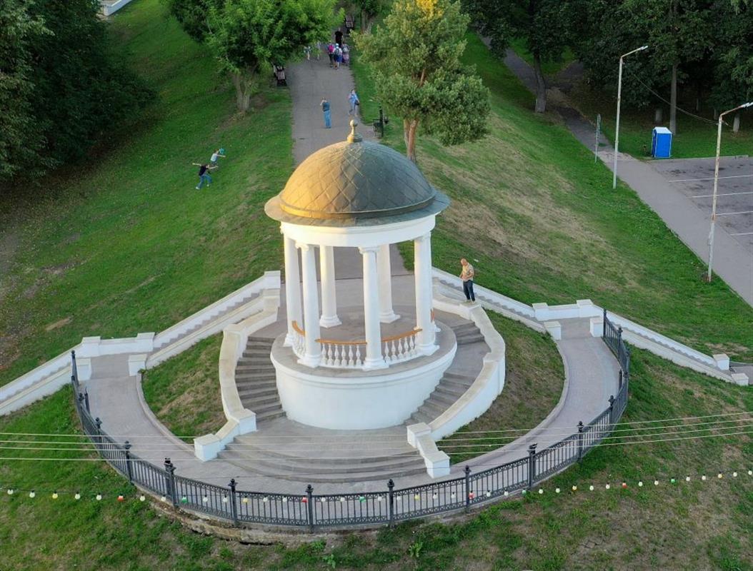 В Костроме начинается ремонт лестничных сходов и парапетов беседки Островского