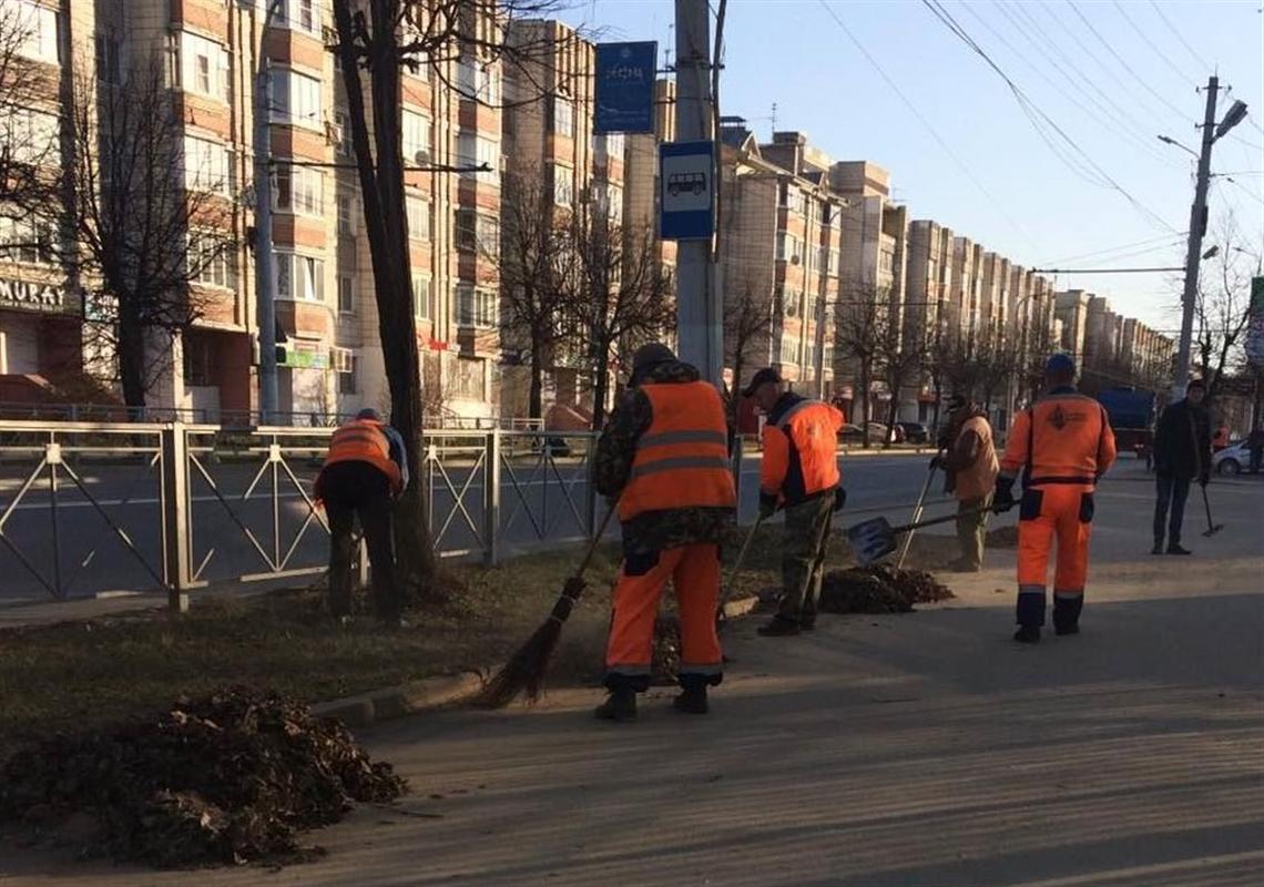 Сотни тонн песка и мусора вывезли с костромских улиц в выходные